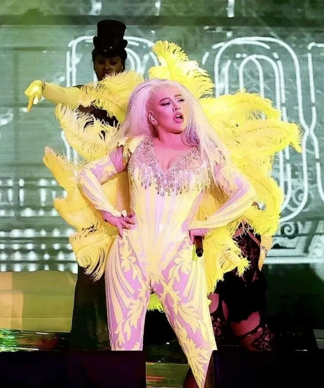 Kristina libası və çəkisi ilə gündəmdə