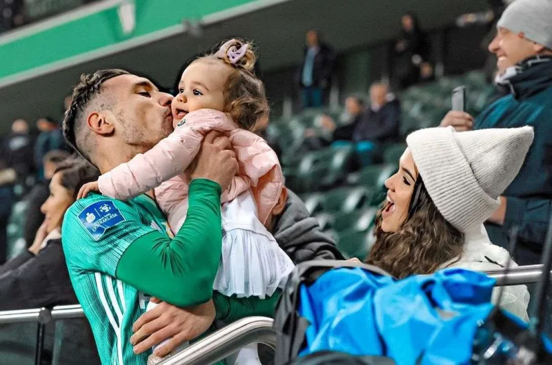 “Qarabağ”ın futbolçusu qız atası oldu