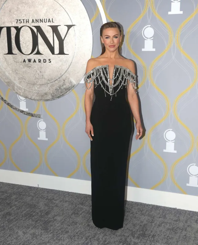 Ulduzlar “Tony Awards” qırmızı xalısında