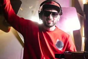 “Bəziləri DJ-likdən başqa hər şeylə məşğul olurlar”