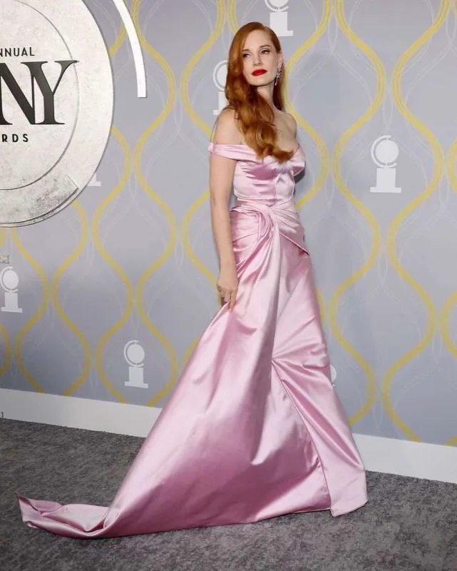 Ulduzlar “Tony Awards” qırmızı xalısında