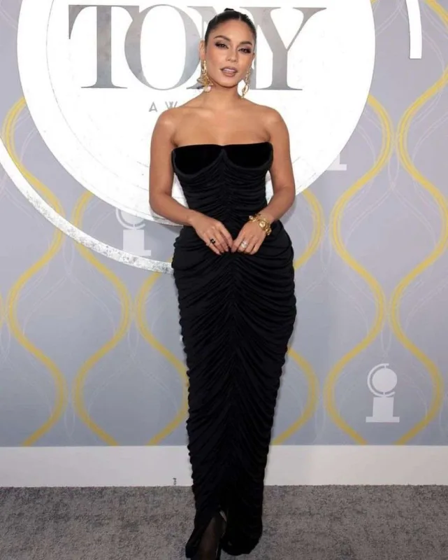 Ulduzlar “Tony Awards” qırmızı xalısında