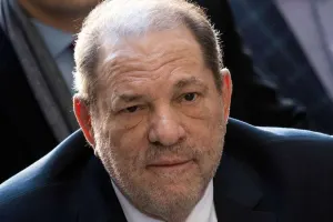 Məhkəmədə çılpaq fotoları göstəriləcək