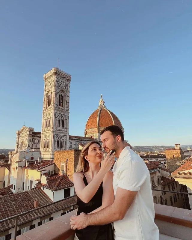 Xatirə İslamın qardaşı xanımı ilə İtaliyada