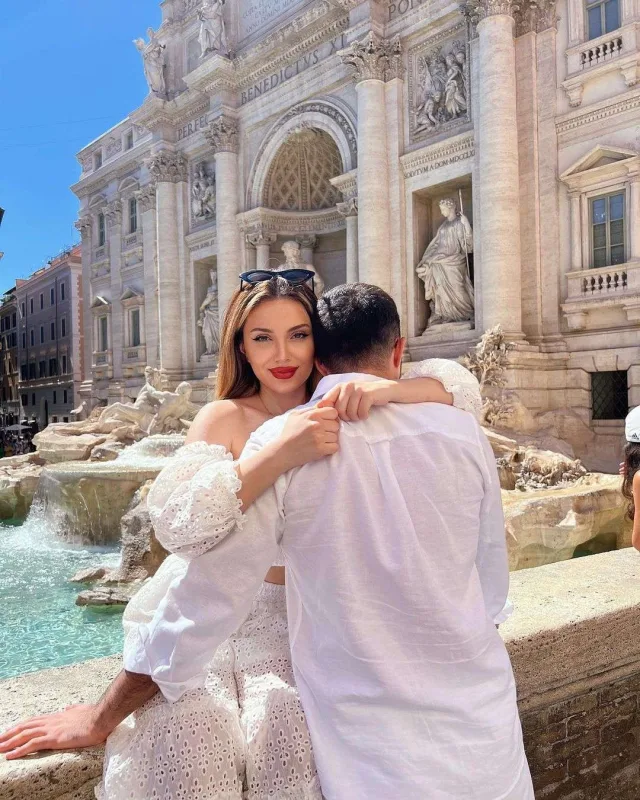 Xatirə İslamın qardaşı xanımı ilə İtaliyada