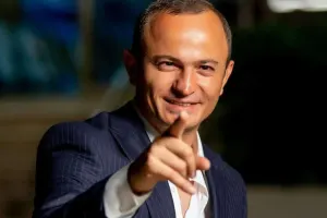 Pərvin sənət məktəbi açdı