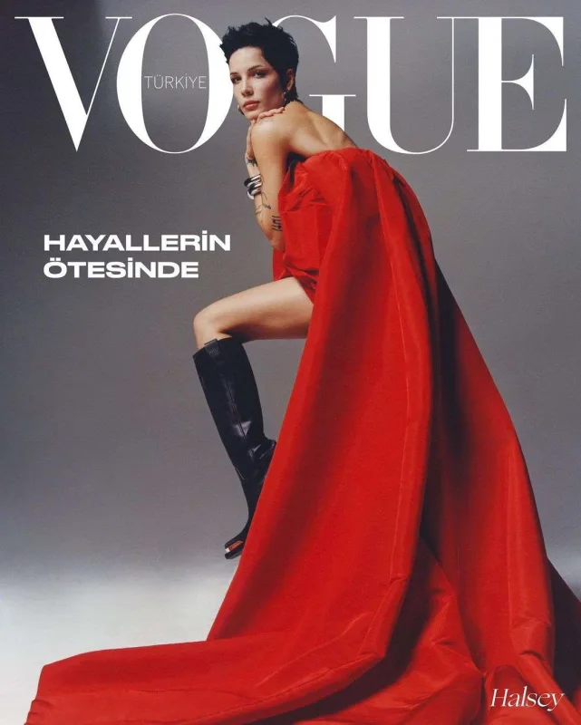 Amerikan müğənni Türkiyədə dərgi siması oldu