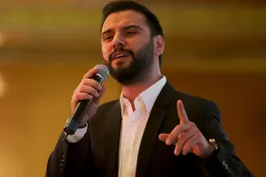 Bakıya gəlib Azərbaycan mahnıları oxudu - Video