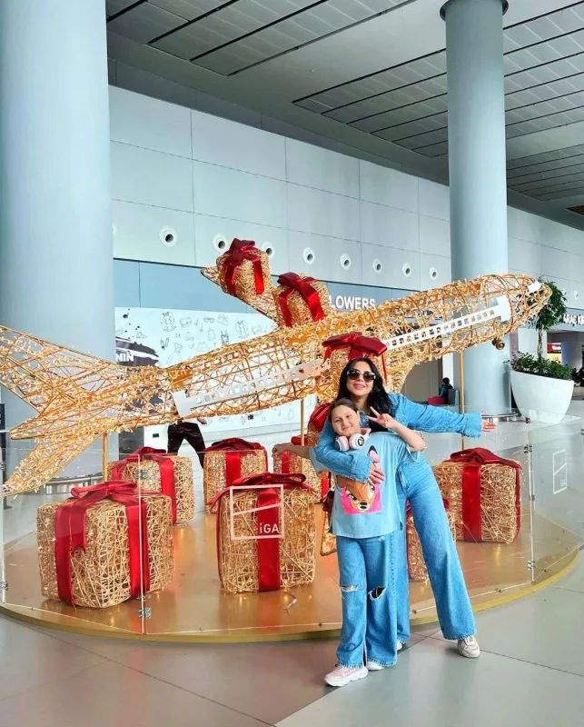 Vüsalə qızı ilə Türkiyəyə getdi