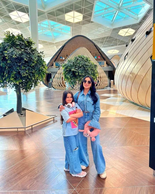 Vüsalə qızı ilə Türkiyəyə getdi