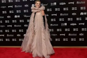 Səudiyyədəki qalaya bu geyimdə getdi