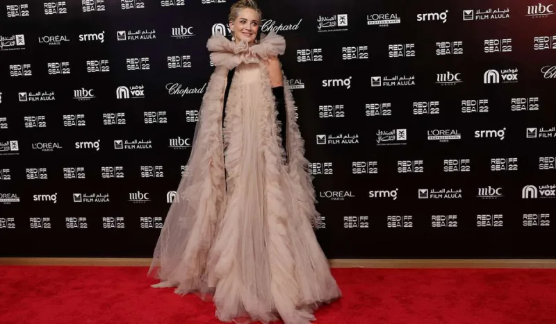 Səudiyyədəki qalaya bu geyimdə getdi