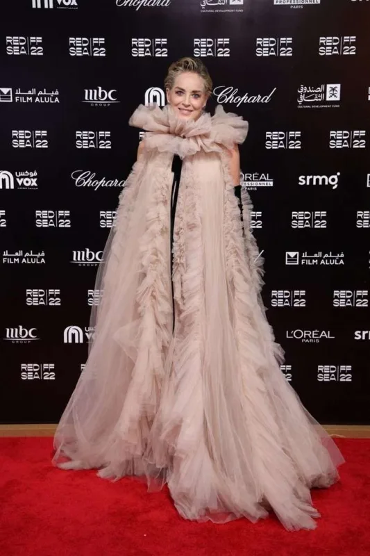 Səudiyyədəki qalaya bu geyimdə getdi