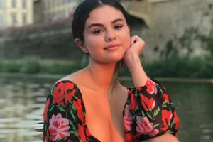 Selena koronaya yoluxdu