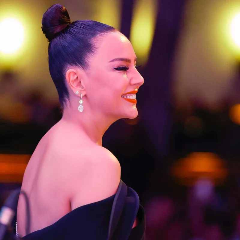 Ebru Gündeş evləndi