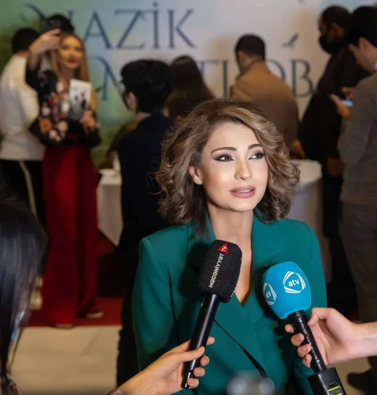 “Ürəyimi mavi rəngə boyayıb...”