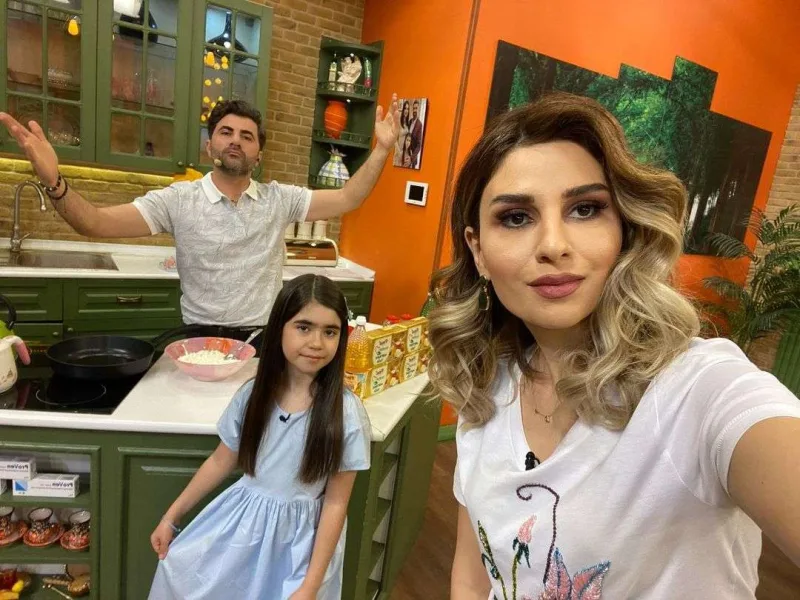 10 illiklərini anası ilə qeyd etdilər