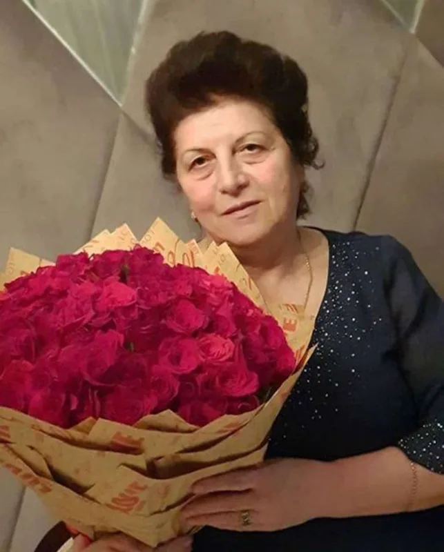 10 illiklərini anası ilə qeyd etdilər