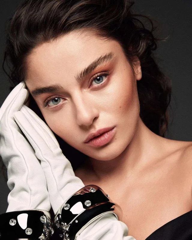 Məşhur dərginin yeni siması Ayça oldu