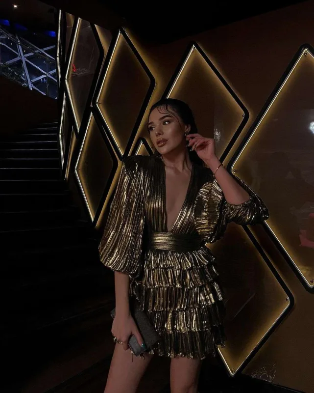 İnfluenser geyim mağazasını satır