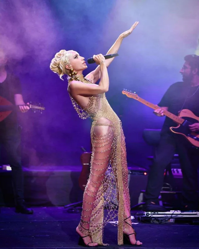 Gülşenin bu geyimi də gündəm oldu