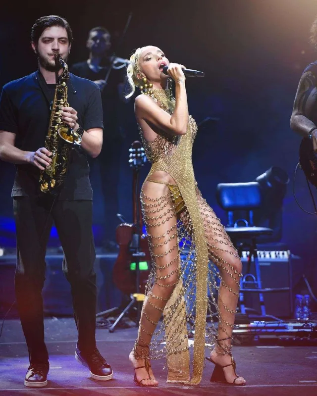 Gülşenin bu geyimi də gündəm oldu