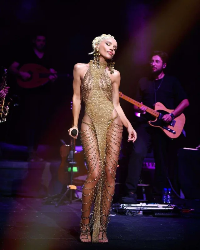 Gülşenin bu geyimi də gündəm oldu