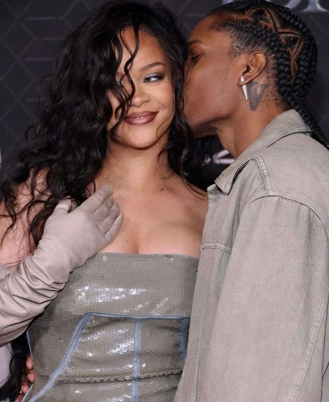 Rihannayla reper sevgilisi qalada