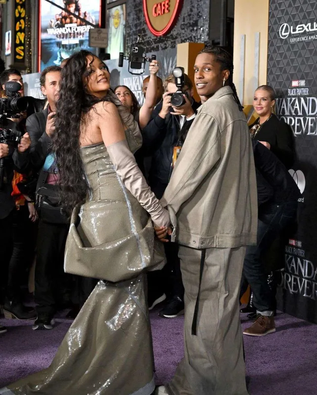 Rihannayla reper sevgilisi qalada