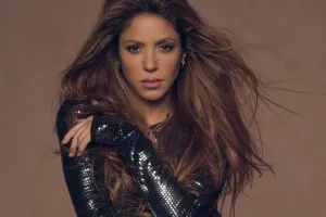 Valideynlərinin öpüşən şəklini paylaşdı