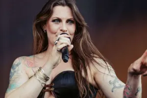 Xərçəngə tutulduğunu açıqladı