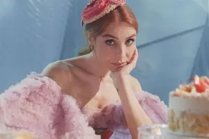 Gözündəki yaranı gizlətməyə çalışdı