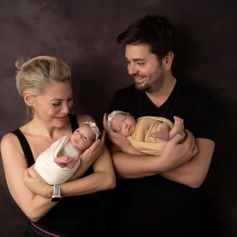 49 yaşında ana olan aktrisa övladlarını paylaşdı