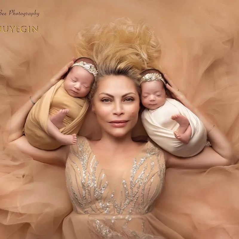 49 yaşında ana olan aktrisa övladlarını paylaşdı