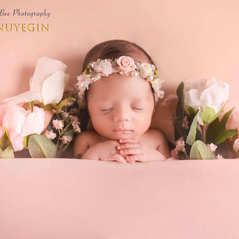 49 yaşında ana olan aktrisa övladlarını paylaşdı