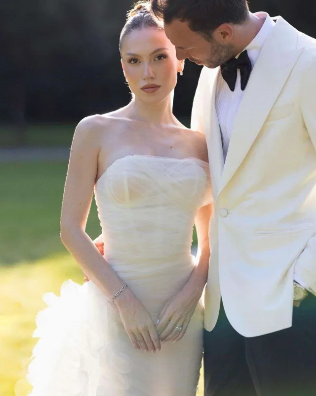 İki gəlinlik, mərhum atası üçün yer, Fransada toy...