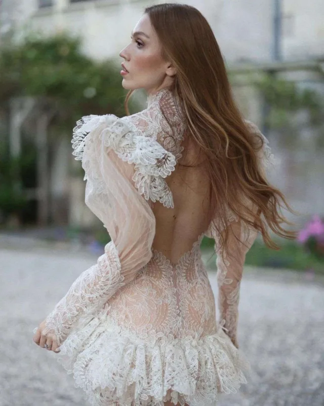 İki gəlinlik, mərhum atası üçün yer, Fransada toy...