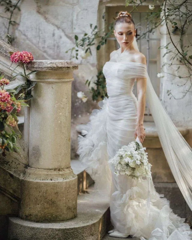 İki gəlinlik, mərhum atası üçün yer, Fransada toy...