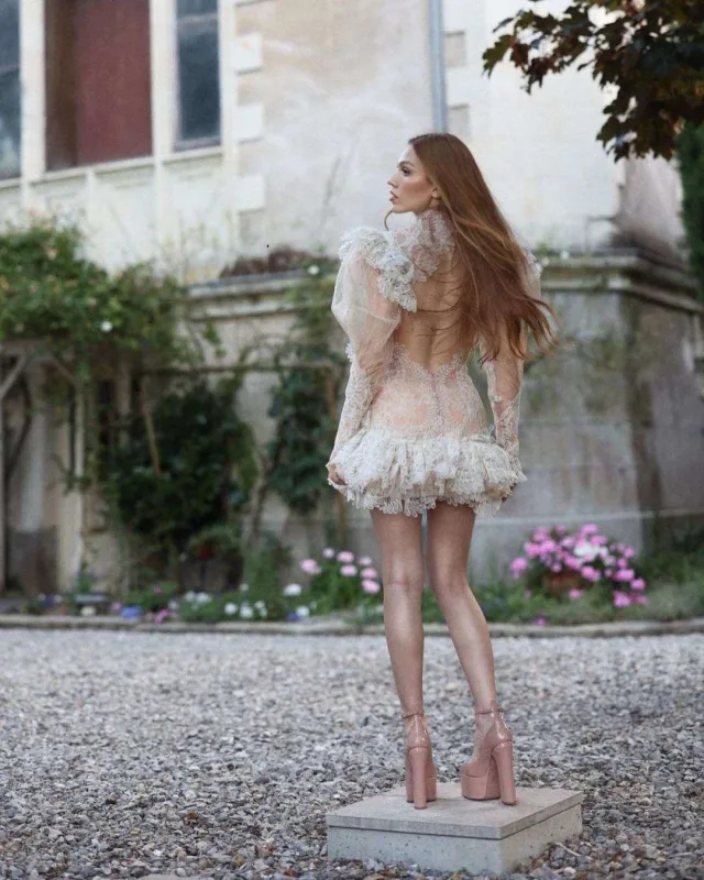 İki gəlinlik, mərhum atası üçün yer, Fransada toy...