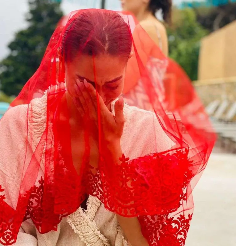 Xınası olan Demetin toyu təxirə düşdü