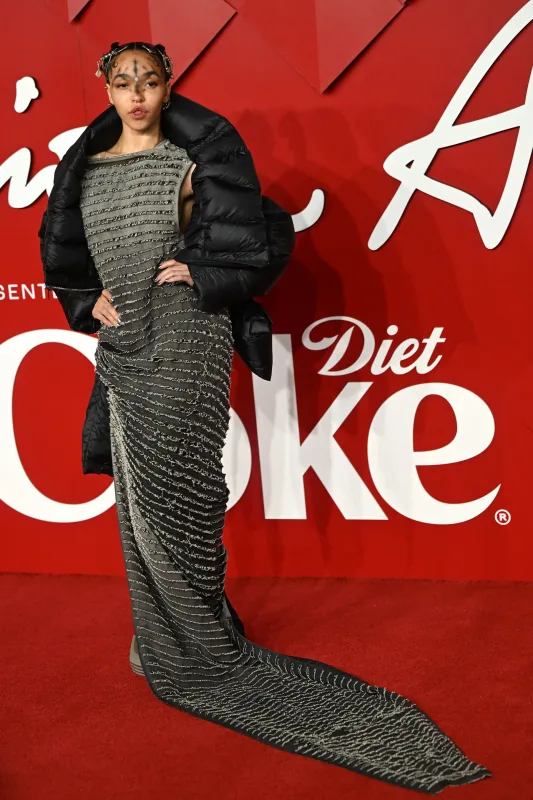 “Fashion Awards”da rəngarəng qırmızı xalı