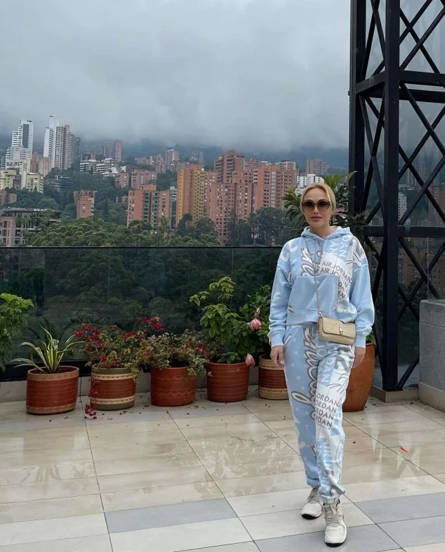 Nura Kolumbiyadan iki kliplə dönüb