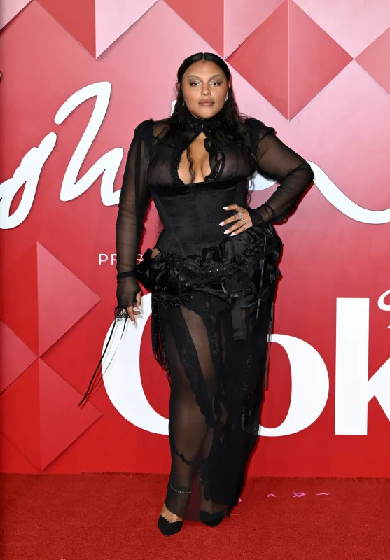 “Fashion Awards”da rəngarəng qırmızı xalı