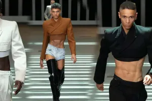 Göbəyi açıq geyimlər - 2023-cü ilin kişi dəbi