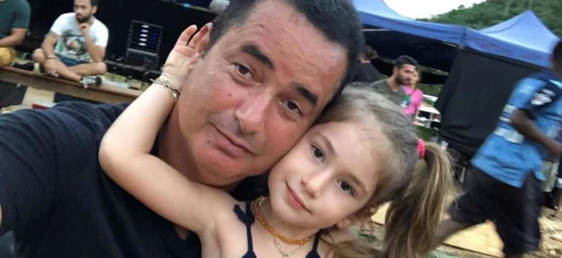 Acunun yaxtası hazırdır - Hovuzu da var