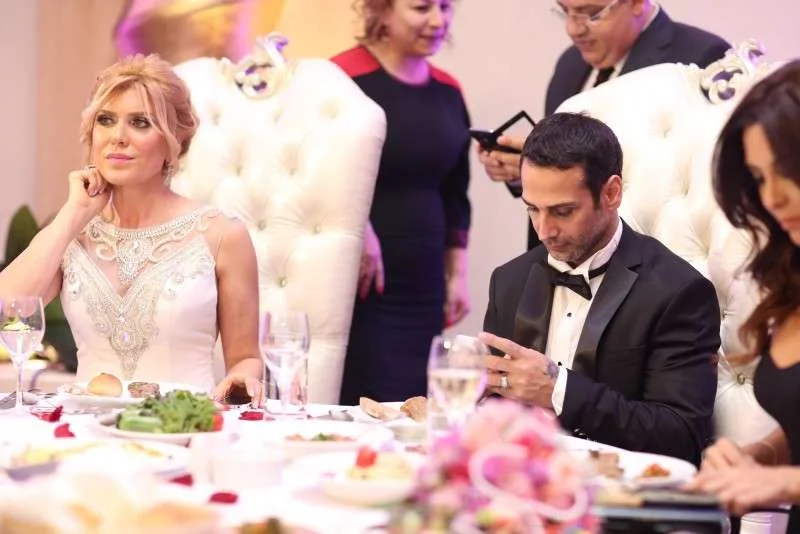 Xoşqədəm 11 min dollarlıq gəlinliyini satır