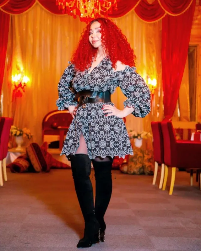 Oğlunun üzünü ilk dəfə göstərdi