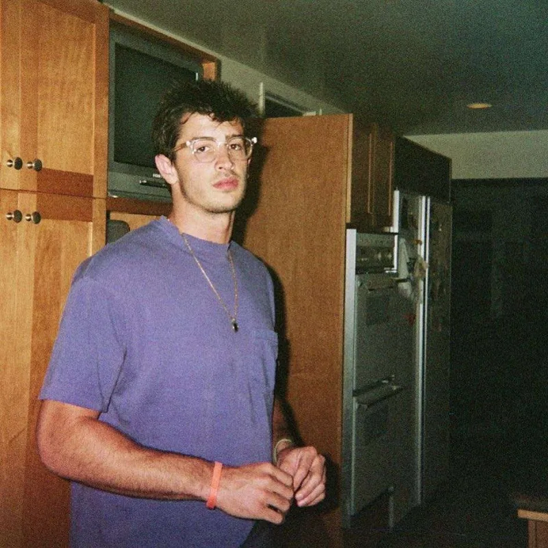 Kamila biznesmenlə görüntüləndi