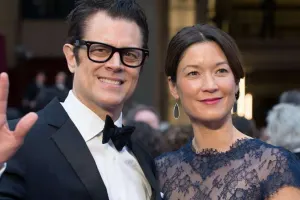 12 illik xanımından boşanır