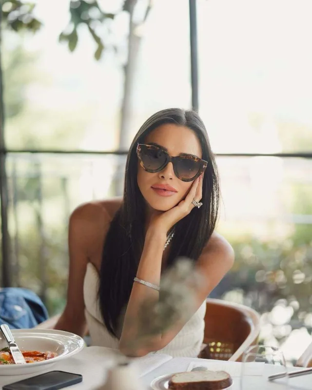 Arda Turanın həyat yoldaşından 150 minlik masa...